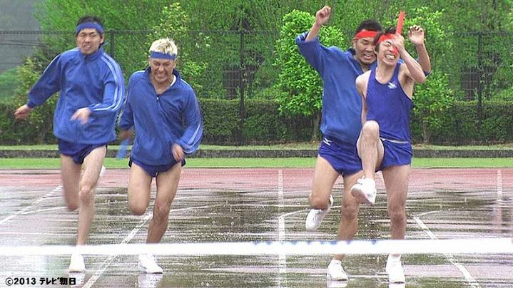 日本综艺水着男子：遇水溶解泳裤曝光，引爆全场